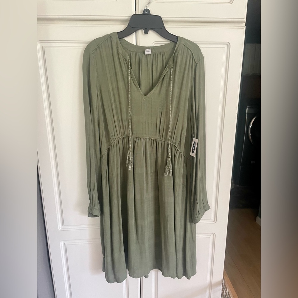Olive green Old Navy peasant dress, NWT